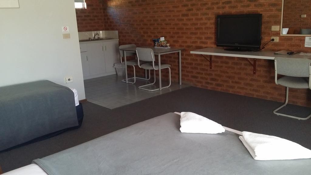 Bridge Motor Inn Tocumwal Exterior photo