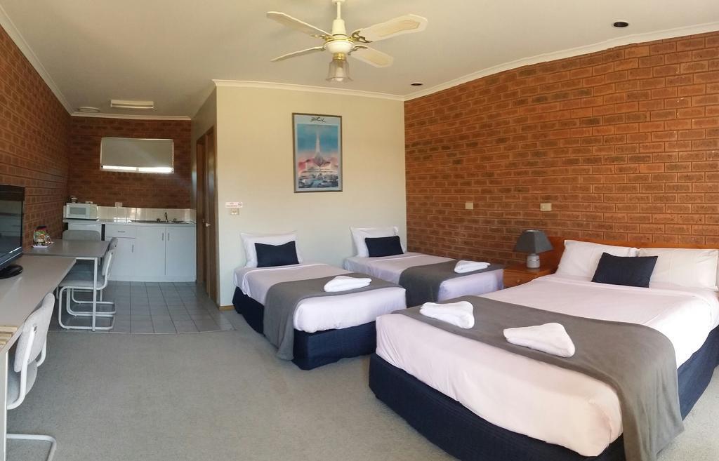 Bridge Motor Inn Tocumwal Exterior photo