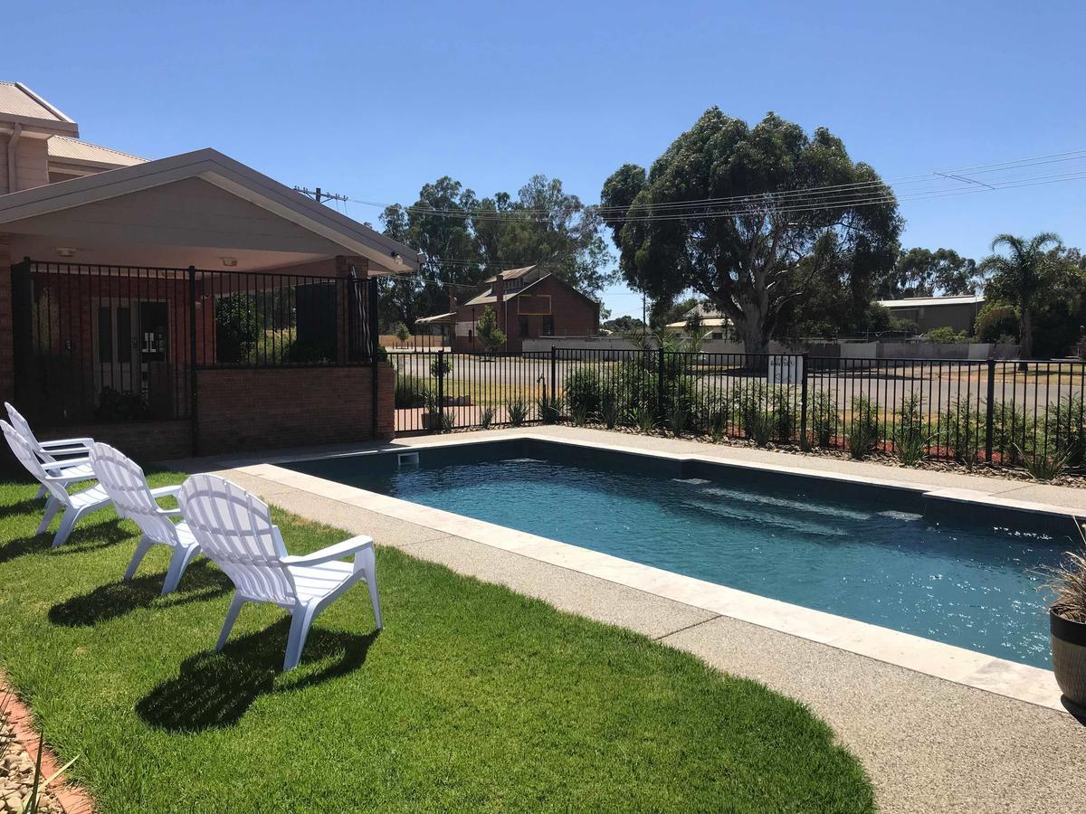 Bridge Motor Inn Tocumwal Exterior photo